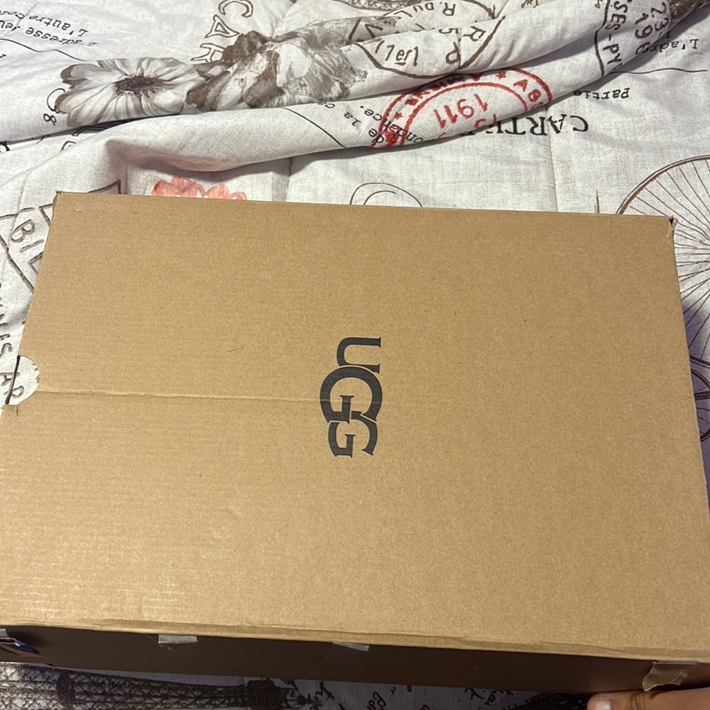 Uggs Women Bailey Zip mini